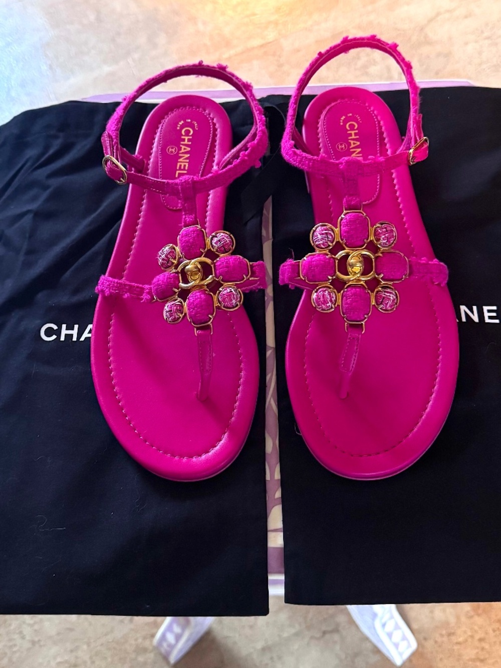 NIB Gorgeous Fuchsia Chanel Thong Sandals, Size 39. US size 8